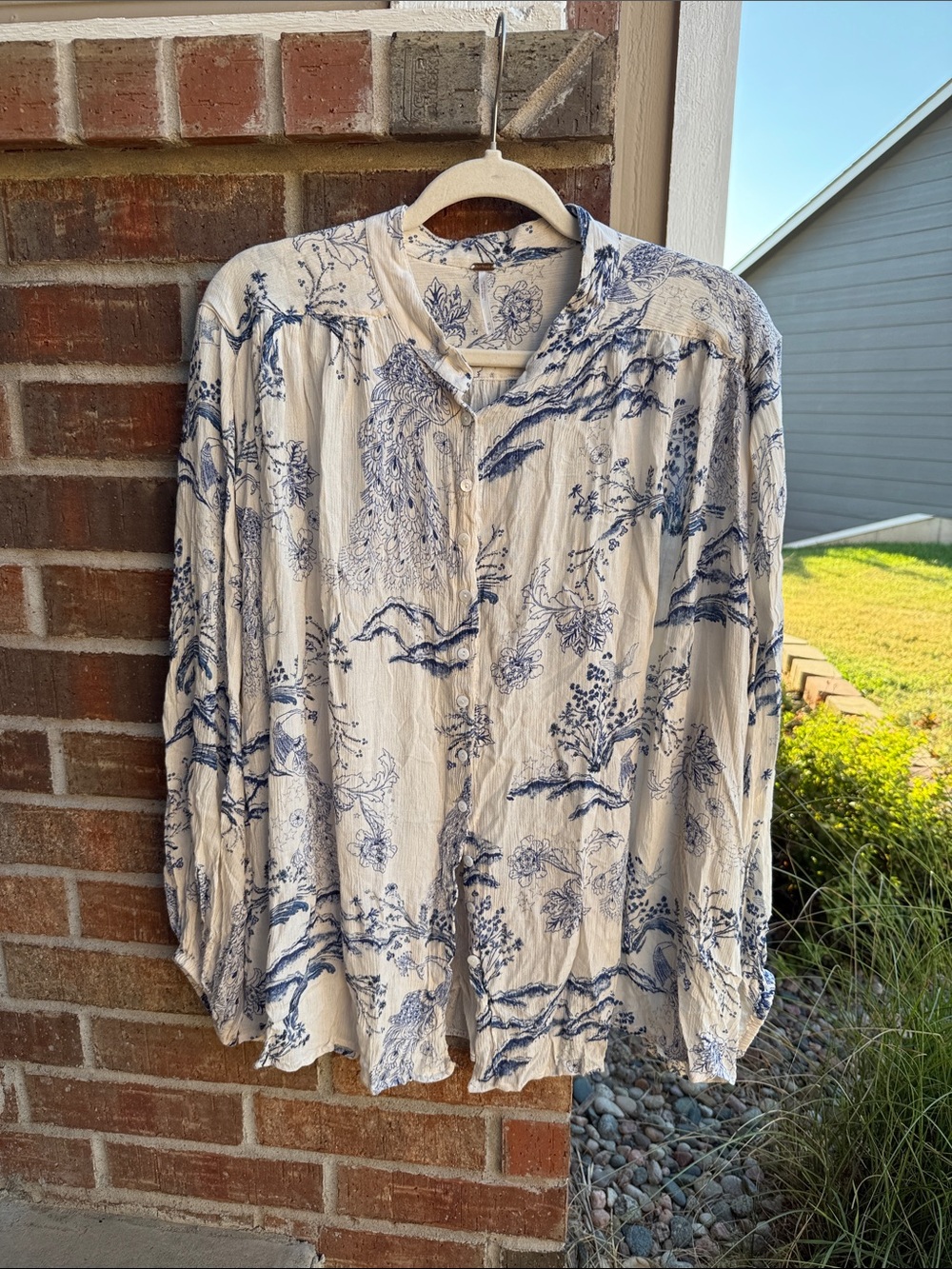 Free People Ladies M Metallic Blooms Button down Ivory Blouse w/fine  blue print
